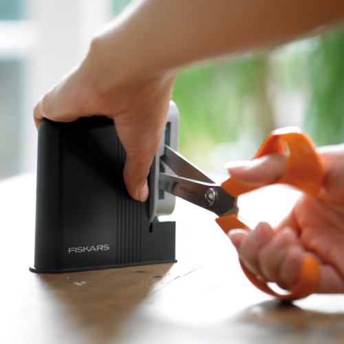 Fiskars - Clip-Sharp Scissors Sharpener